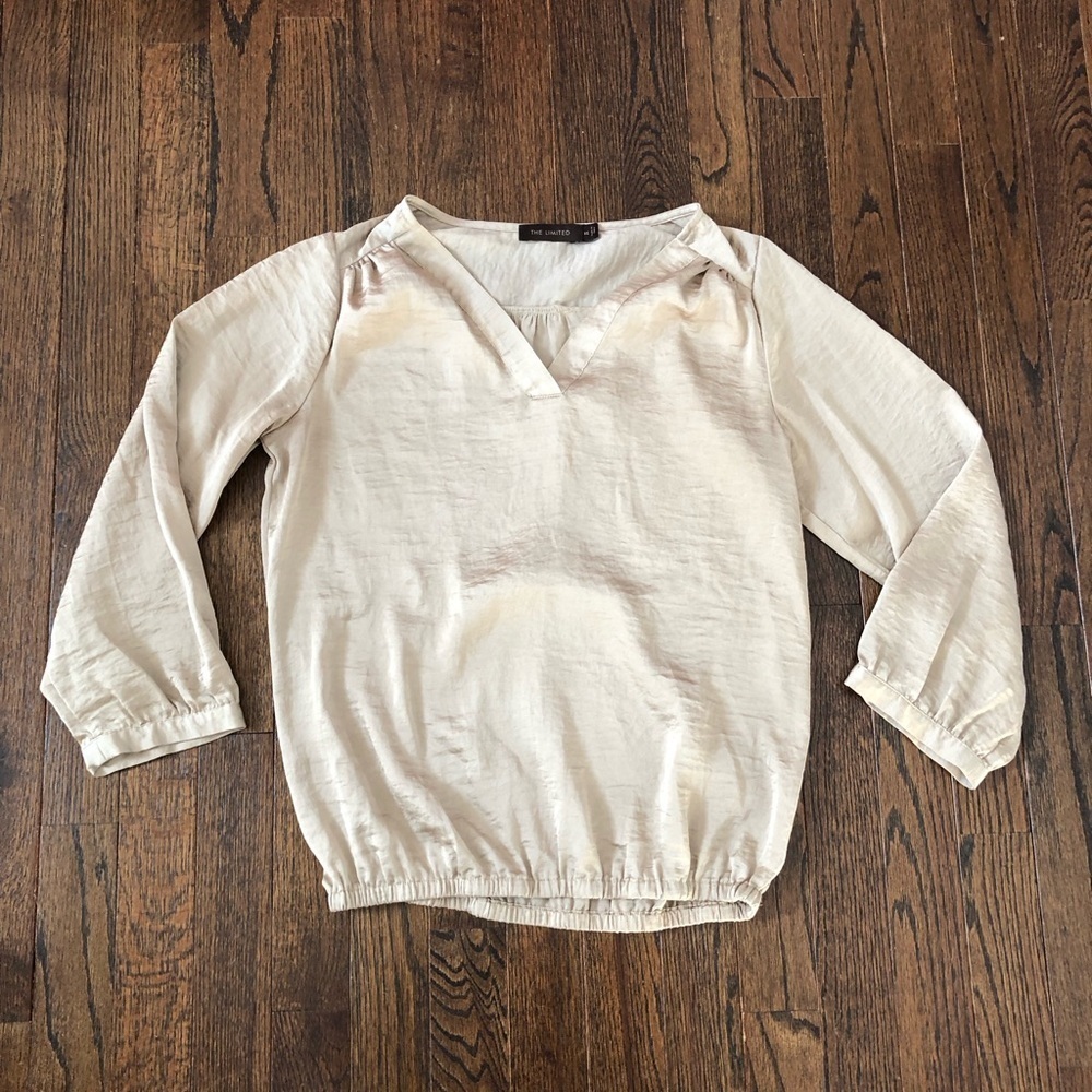 The Limited Women’s XS Champagne Gold Metallic 3/4 Sleeved V-Neck Blouse - EUC!